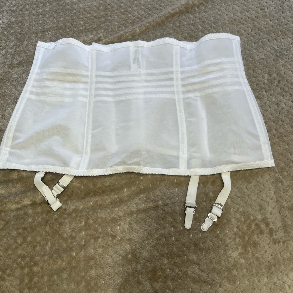 White Rago Shapewear Corset Size 7X with 4 suspenders